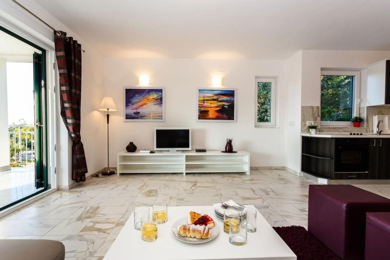 Apartments Adria Malinska Eksteriør billede